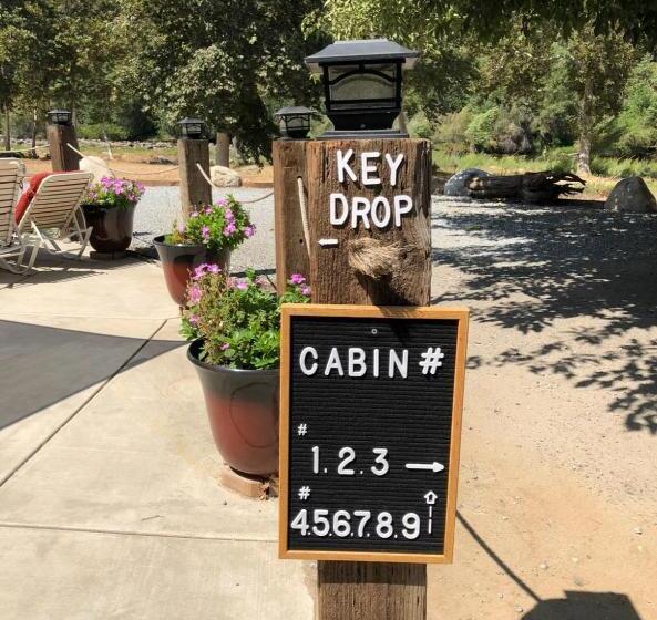 بنجلو قياسى, Sequoia River Front Cabins