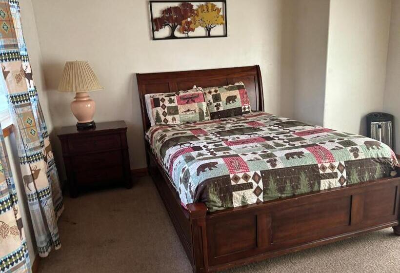 شقة غرفتين, Sequoia River Front Cabins