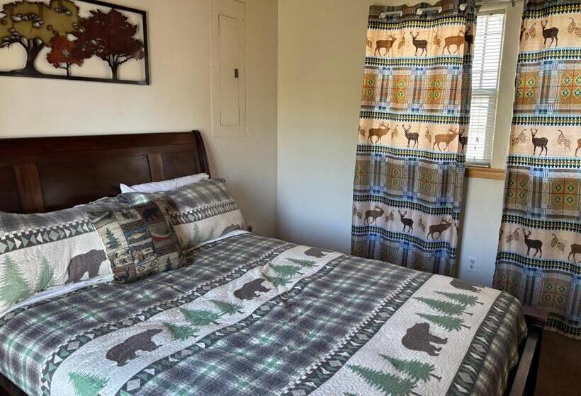 شقة غرفتين, Sequoia River Front Cabins