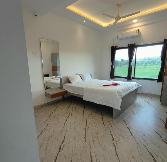 デラックスルーム, Shri Resort & Lodging