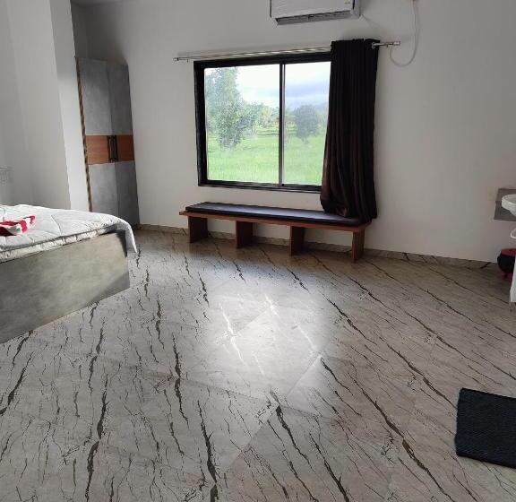 スーペリアールーム, Shri Resort & Lodging