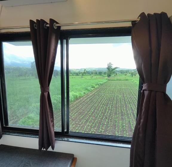 スーペリアールーム, Shri Resort & Lodging