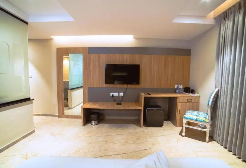 スイート, Oviya Hotels