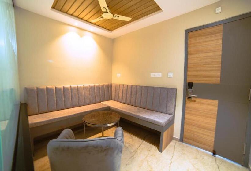 Люкс, Oviya Hotels
