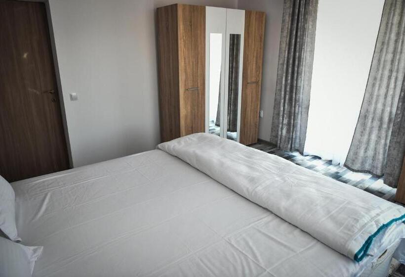 Апартаменты 2 Спальни с Балконом, Apartament S Moise