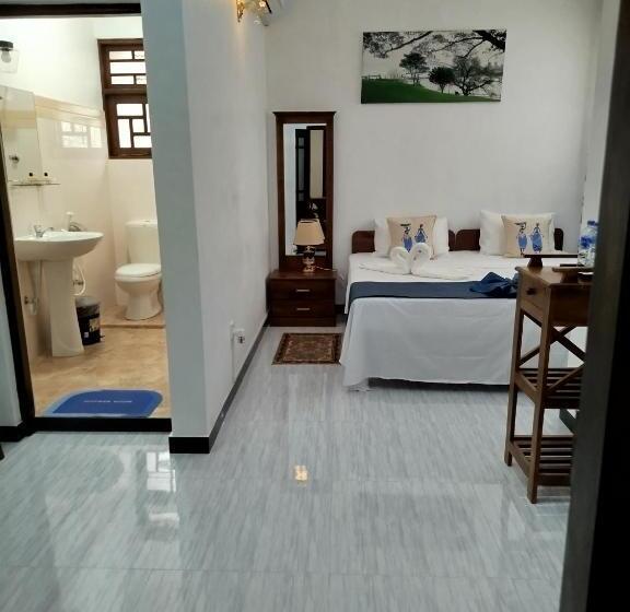 家庭间, Cosy White Palace