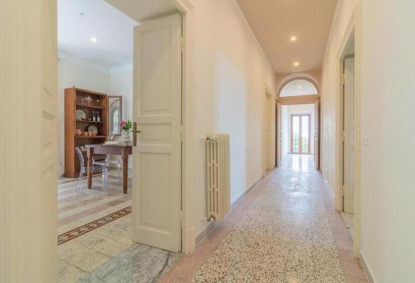 סוויטת ג'וניור עם טרסה, Lake Lovers Lodge