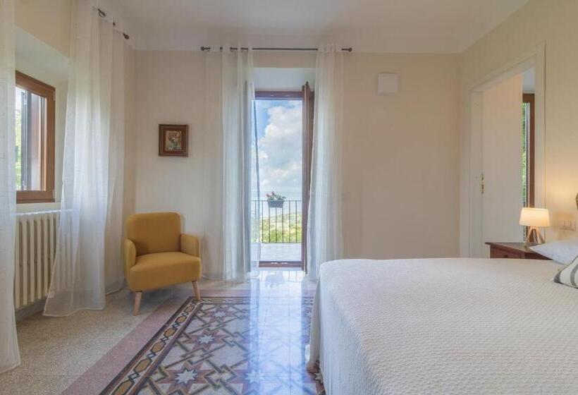 סוויטת ג'וניור עם טרסה, Lake Lovers Lodge