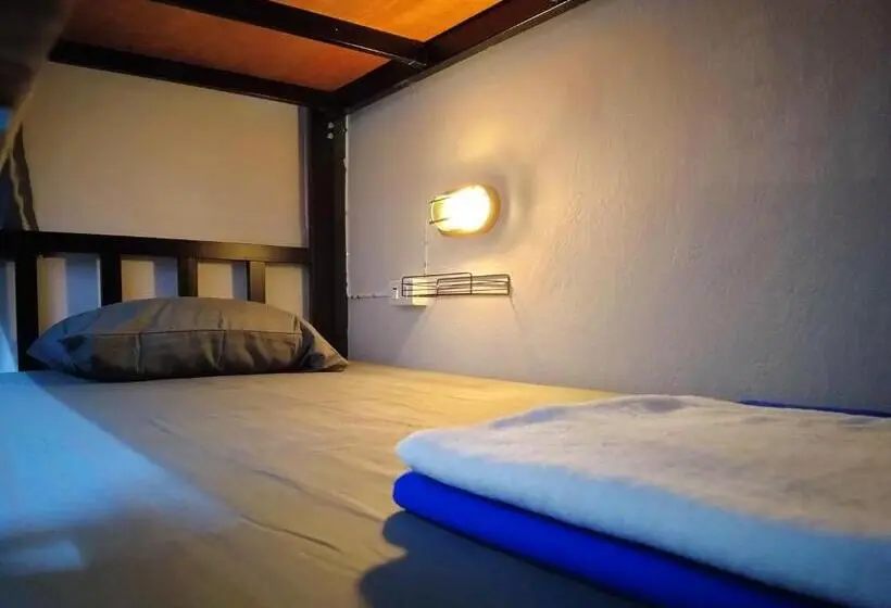 Standard Neljän Hengen Huone, โฟโต้โฮสเทล เบตง Foto Hostel Betong