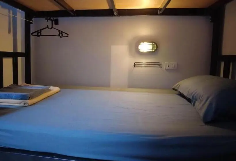 Standard Neljän Hengen Huone Jaettu Kylpyhuone, โฟโต้โฮสเทล เบตง Foto Hostel Betong