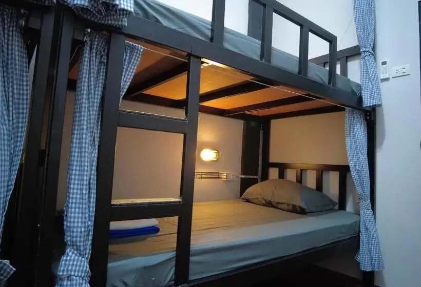Standard Neljän Hengen Huone Jaettu Kylpyhuone, โฟโต้โฮสเทล เบตง Foto Hostel Betong