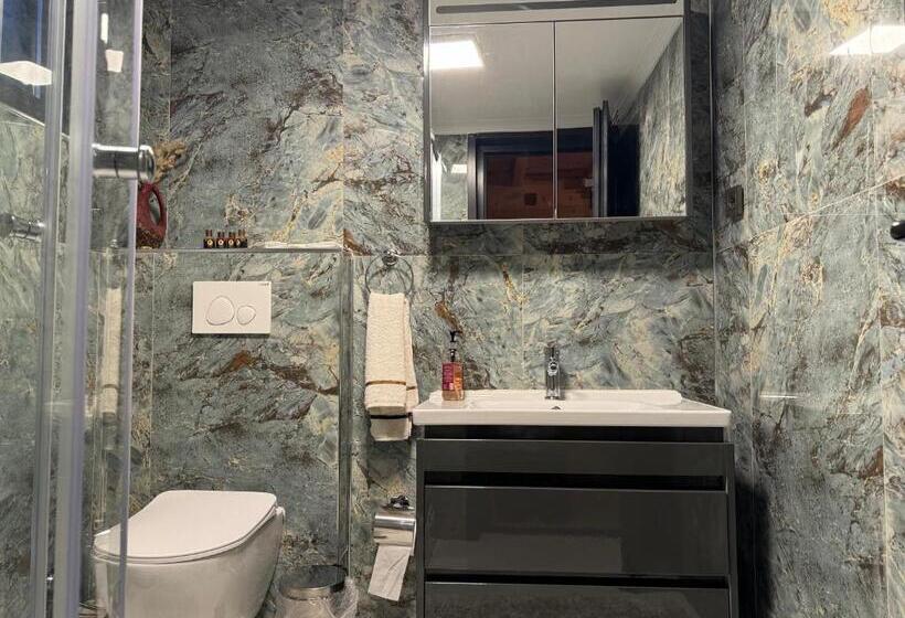 חדר לארבעה סטנדרטי עם מרפסת, Seyregah Dağ Evi