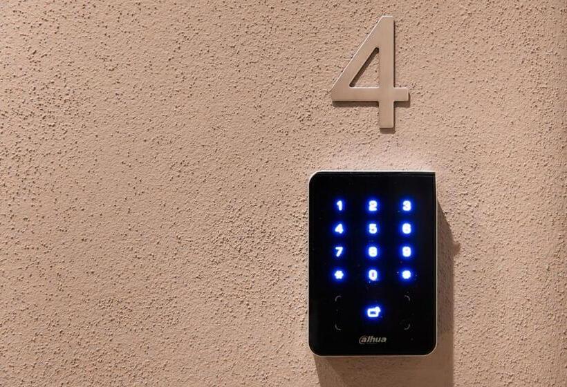 اتاق سوپریور با تخت بزرگ, Macan Suite Rooms