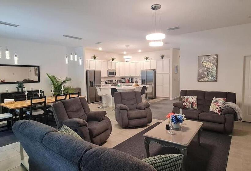 家庭套房, M&c Zenith Stay In The Heart Of Disney Magic