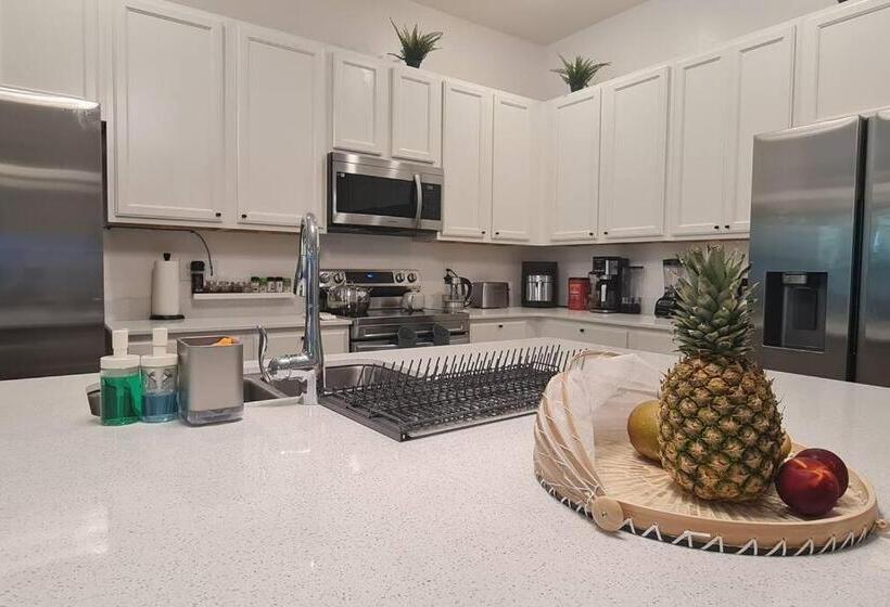 家庭套房, M&c Zenith Stay In The Heart Of Disney Magic