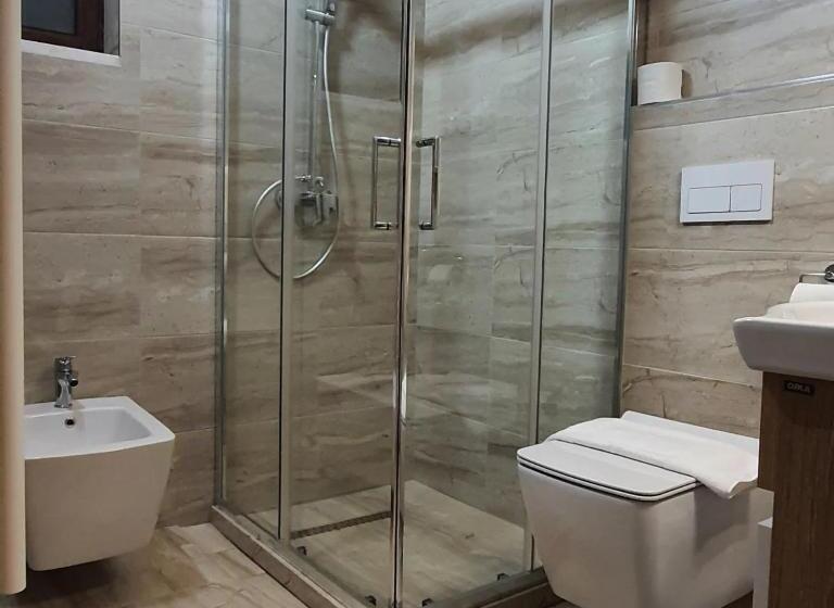 스탠다드 트리플 룸, Vila Ajet