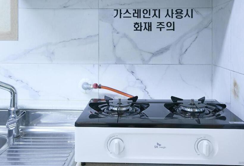 Quarto standard, Ronnie Pension