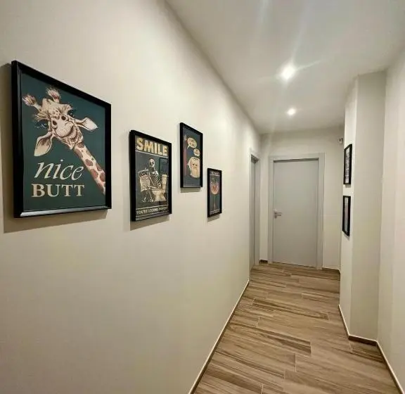 اتاق لوکس, Qualora Room & Suite