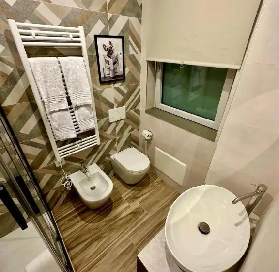 اتاق لوکس, Qualora Room & Suite