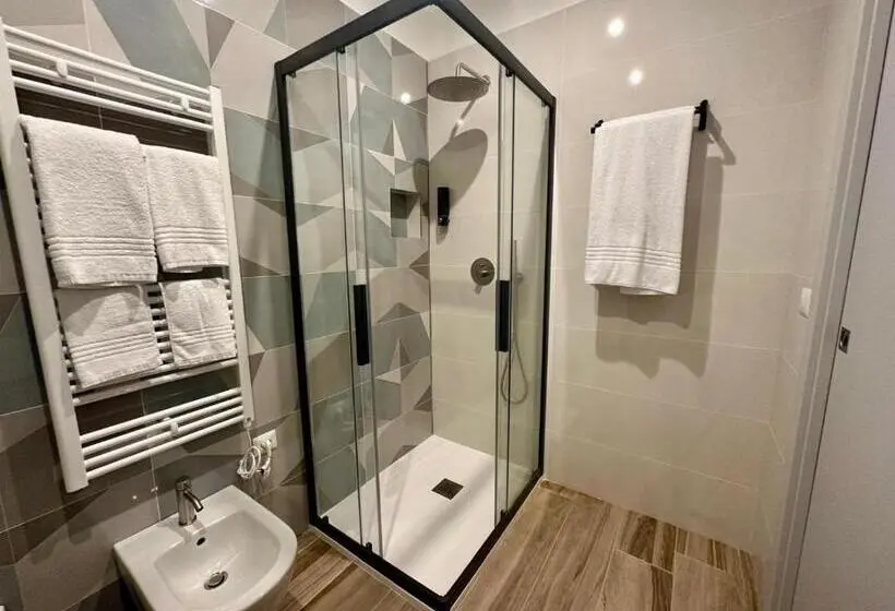 اتاق استاندارد, Qualora Room & Suite