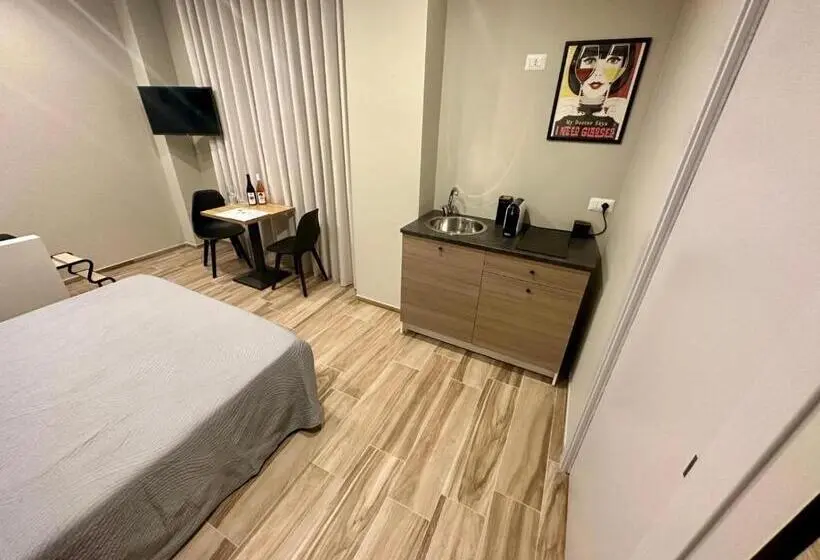 اتاق استاندارد, Qualora Room & Suite
