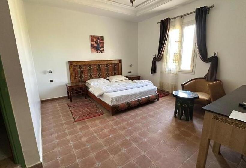 سوییت جونیور با چشم‌انداز استخر, Isly Golf