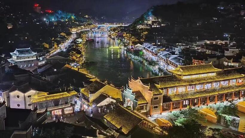 Номер Стандарт, 聚贤居客栈 Fenghuang Juxianju Inn