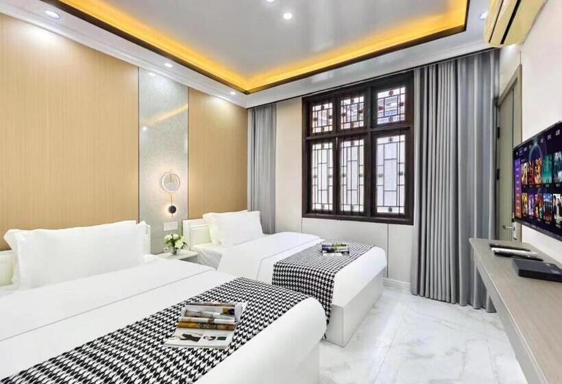 Номер Стандарт, 聚贤居客栈 Fenghuang Juxianju Inn