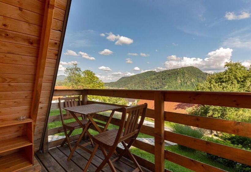 چادر با خدمات رفاهی استاندارد, Resort Pri Hrastu