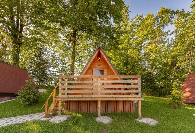 چادر با خدمات رفاهی استاندارد, Resort Pri Hrastu