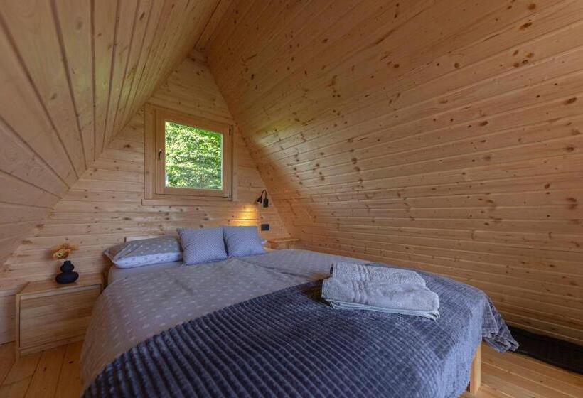 چادر با خدمات رفاهی استاندارد, Resort Pri Hrastu