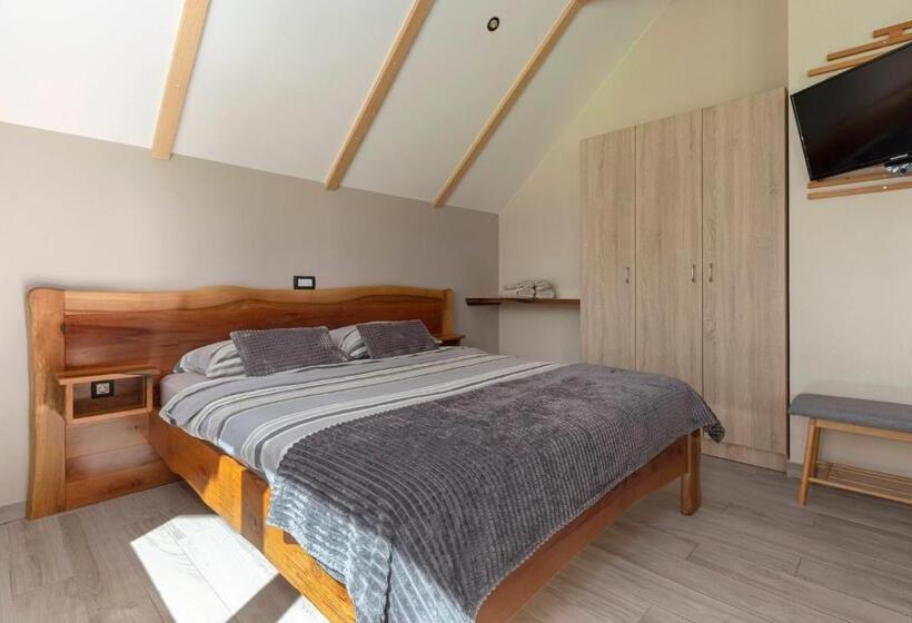 استودیو استاندارد با چشم‌انداز, Resort Pri Hrastu