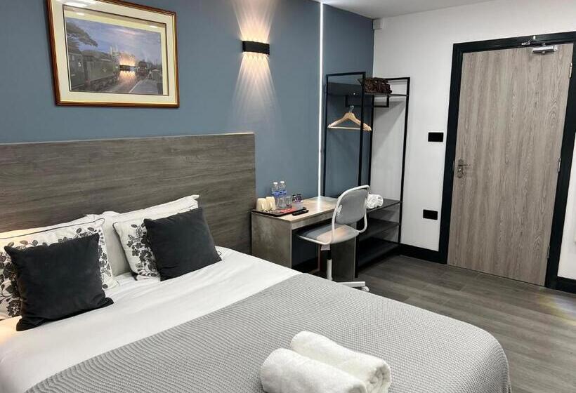 Номер Стандарт Трехместный, Thandi House Heathrow Airport