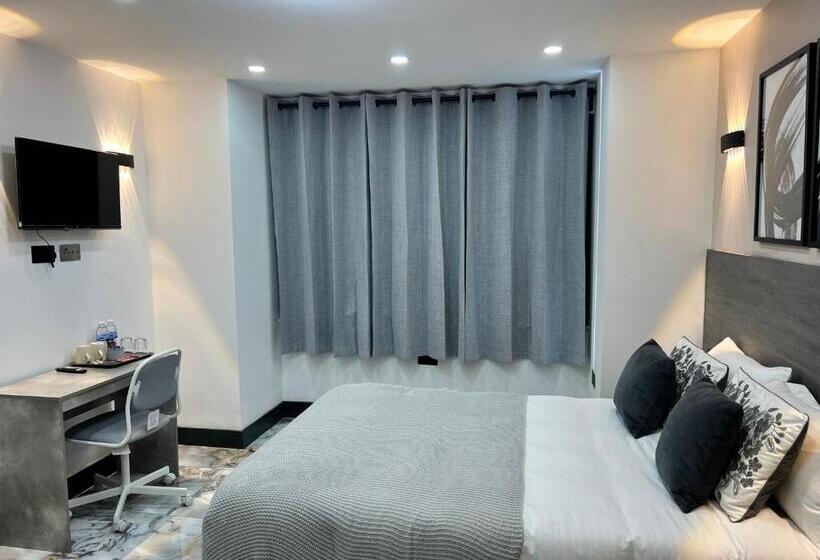 Номер Стандарт, Thandi House Heathrow Airport