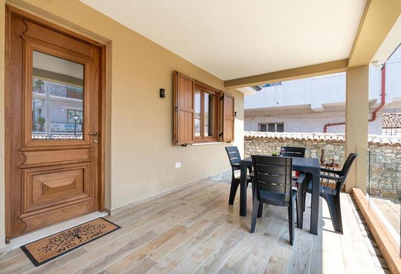 غرفة كلاسيكية ثلاثية, Villa Zoi A Stay To Remember I Guesthouse Inside Elbasan Castle