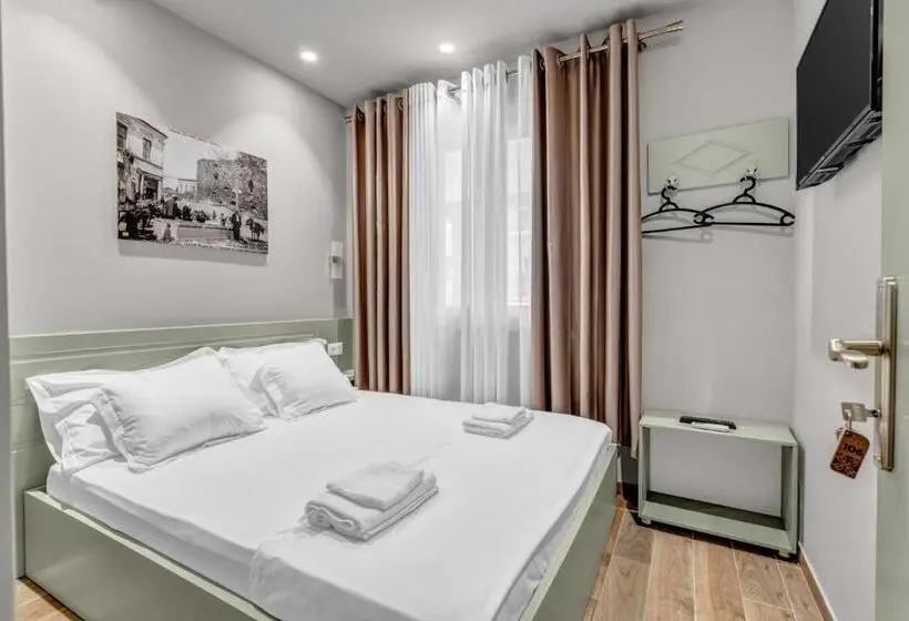اتاق استاندارد با چشم‌انداز باغ, Villa Zoi A Stay To Remember I Guesthouse Inside Elbasan Castle