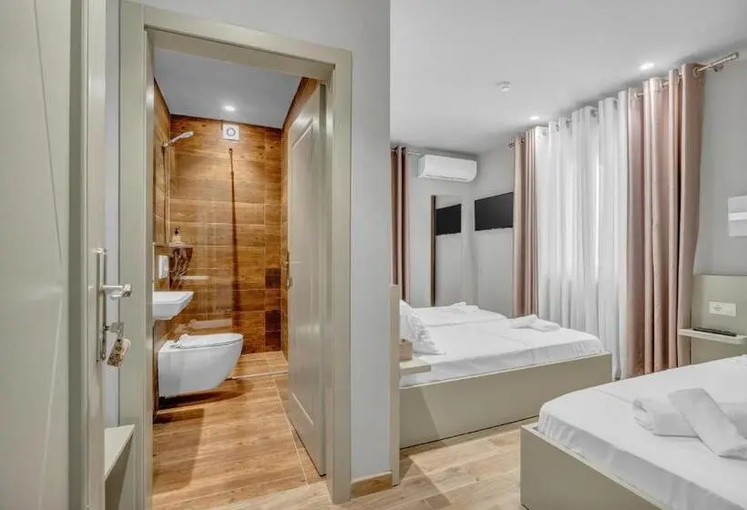 اتاق استاندارد سه تخته با چشم‌انداز باغ, Villa Zoi A Stay To Remember I Guesthouse Inside Elbasan Castle