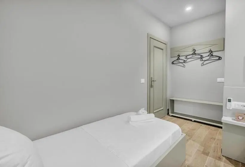 اتاق استاندارد سه تخته با چشم‌انداز باغ, Villa Zoi A Stay To Remember I Guesthouse Inside Elbasan Castle