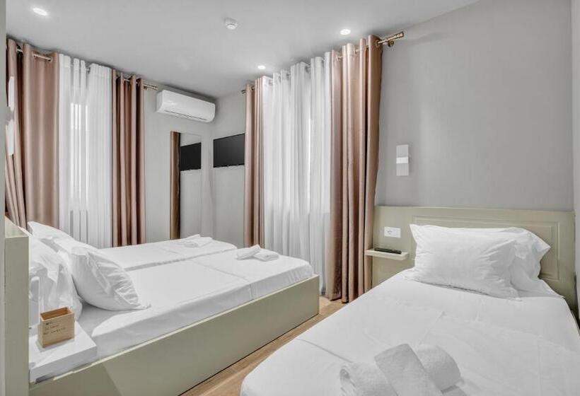 غرفة قياسية ثلاثية مطلة علي الحديقة, Villa Zoi A Stay To Remember I Guesthouse Inside Elbasan Castle