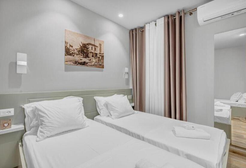 غرفة قياسية ثلاثية مطلة علي الحديقة, Villa Zoi A Stay To Remember I Guesthouse Inside Elbasan Castle