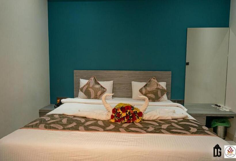 이그제큐티브 스위트, Shree Parivaar Resort