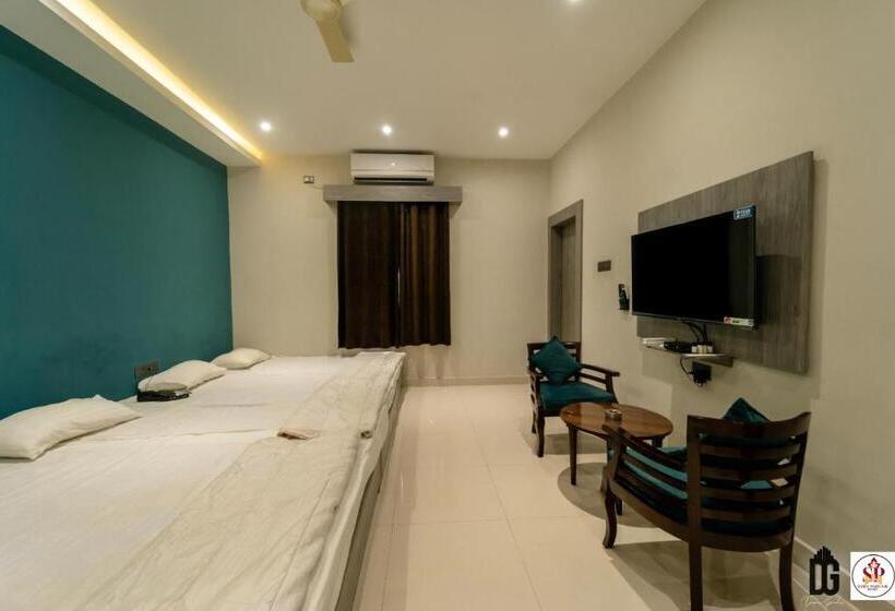 4인용 스탠다드 룸, Shree Parivaar Resort