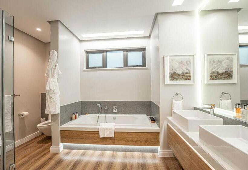 2 Bedrooms Apartment Lake View, Steyn City Hotel By Saxon