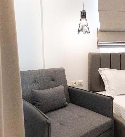 חדר דלוקס, De Sol