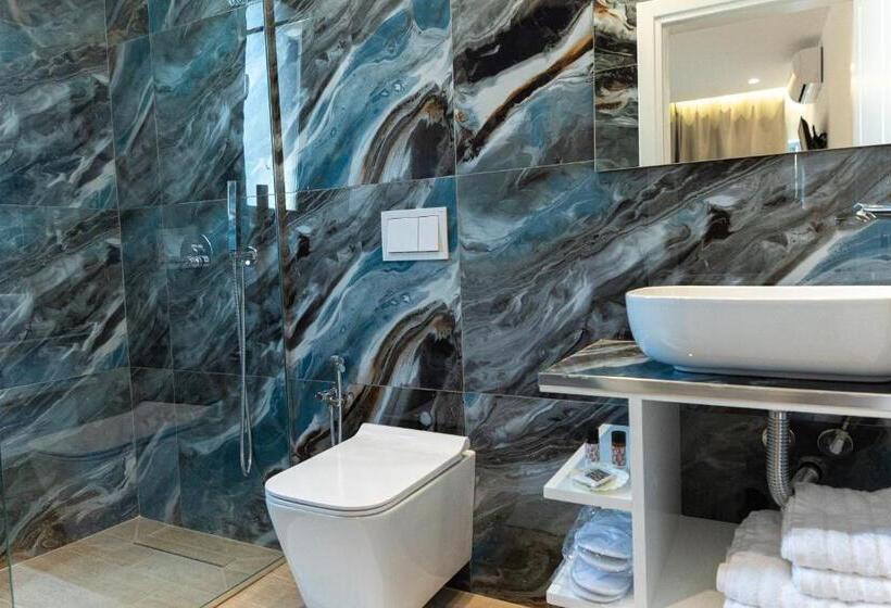 חדר דלוקס, De Sol