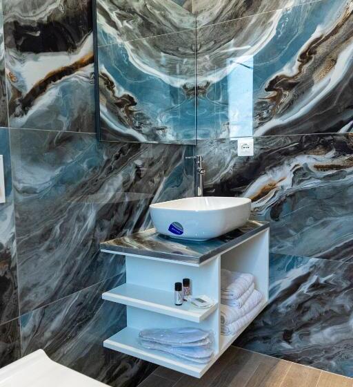 חדר דלוקס, De Sol