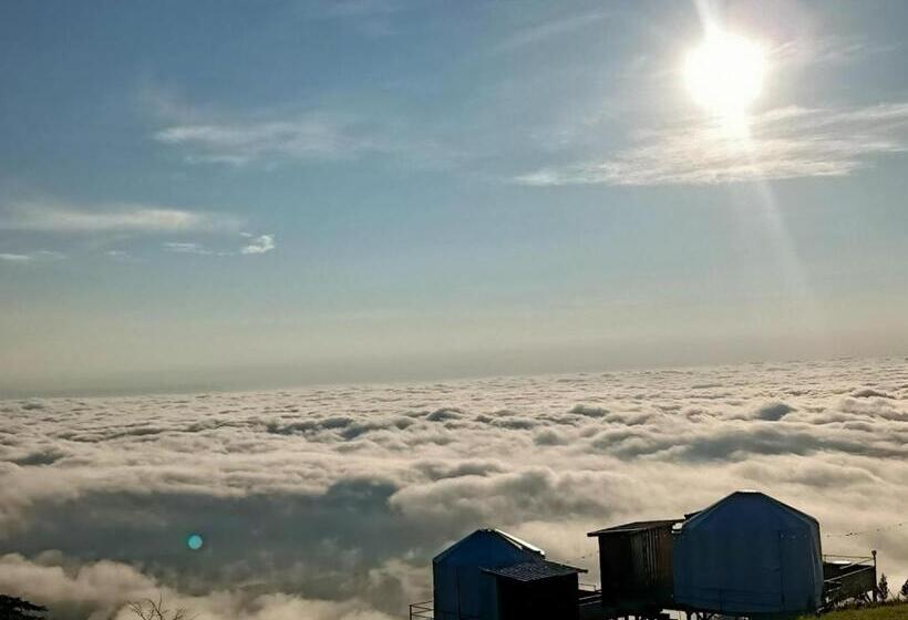 چادر با خدمات رفاهی استاندارد, Nuea Tawan At Phu Thap Buek
