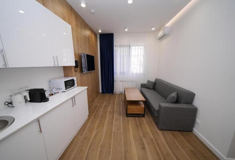 스탠다드 트리플 룸, Ser In