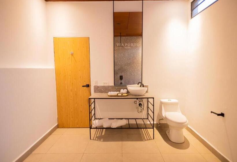 デラックスルーム, Via Porto