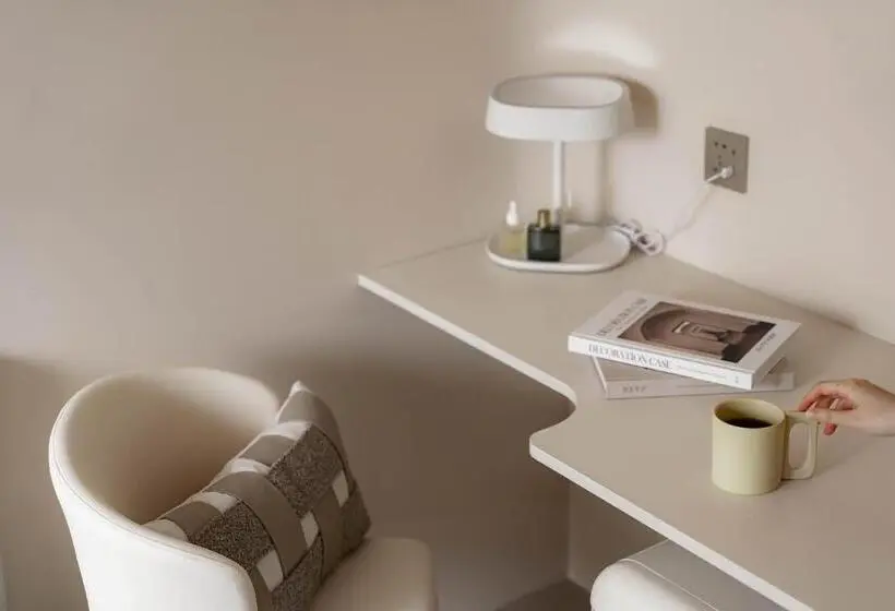 اتاق لوکس, Lore Hotel 樂爾公寓